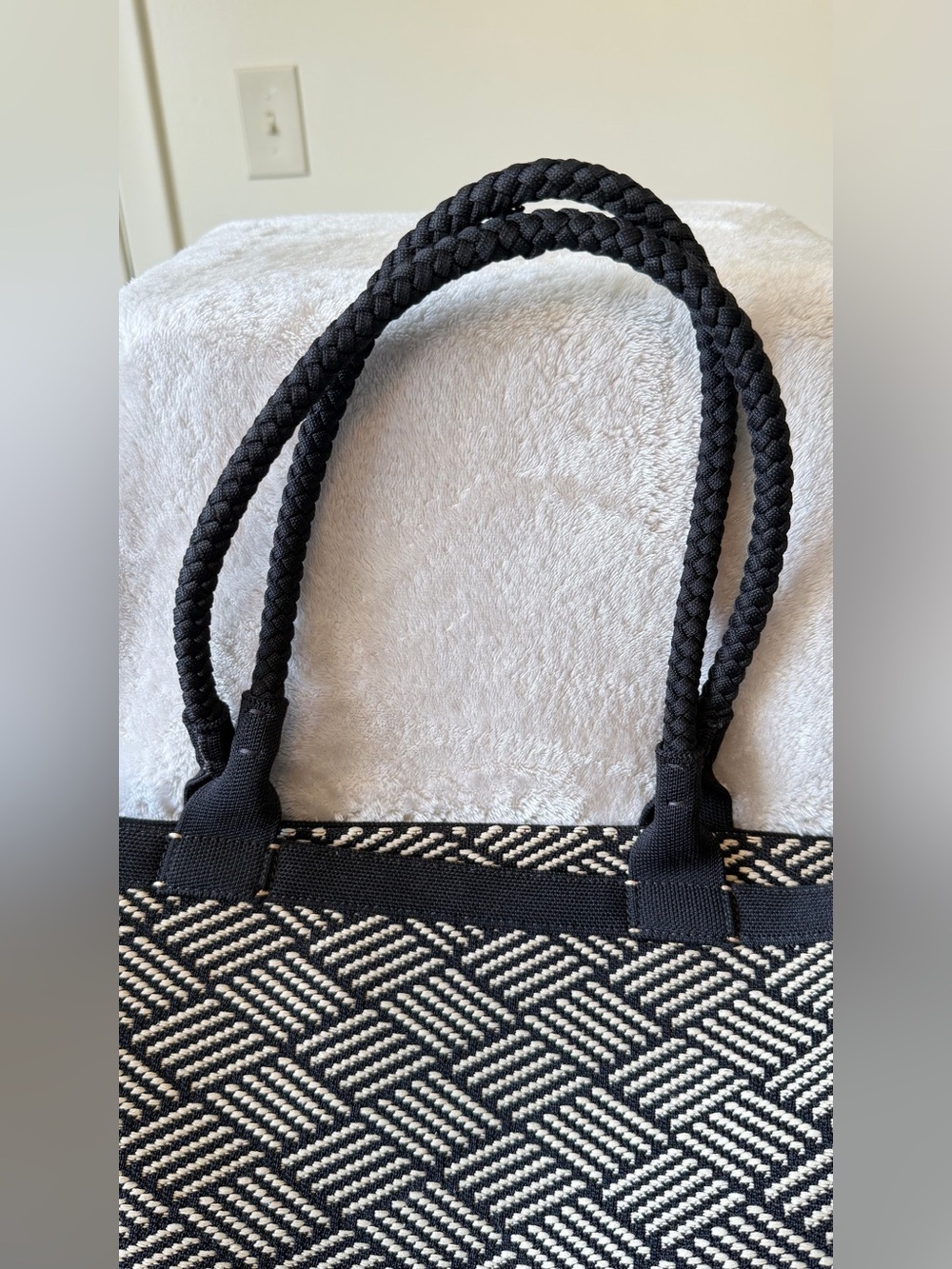 Rothy’s The Essential Tote Black Ivory Chevron Knit Magnetic Zip Large Bag - Picture 12 of 15